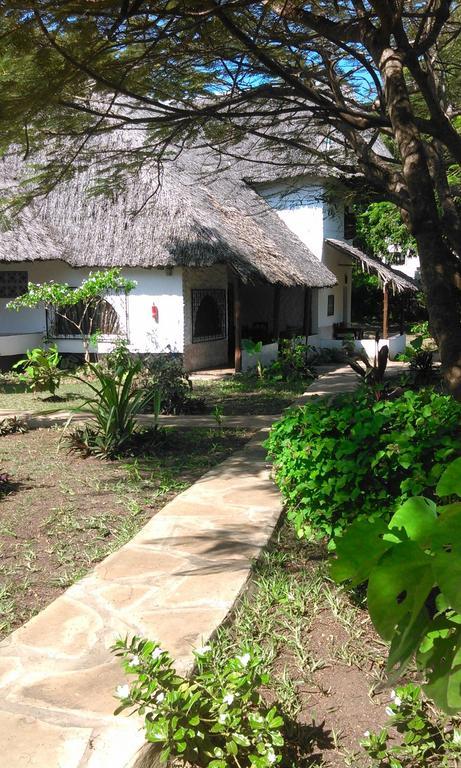 Diani Banda Cottages Playa de Diani Exterior foto